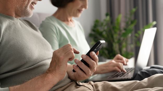 Enhancing Senior Safety and Connectivity with Cell Phones: Technologies and Tips for a Safer Life