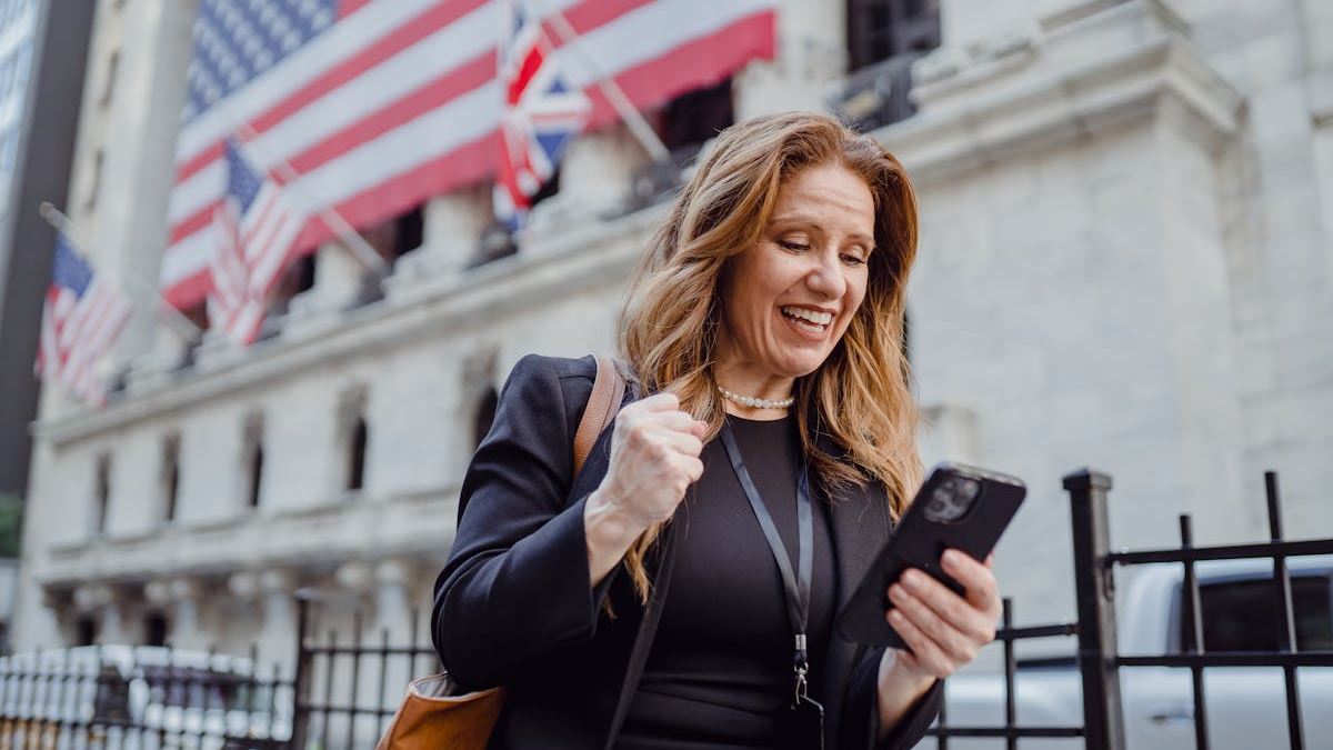 Navigating the Landscape: Top Strategies for Securing Free New Cellphone Deals Without Paying Cost in the United States