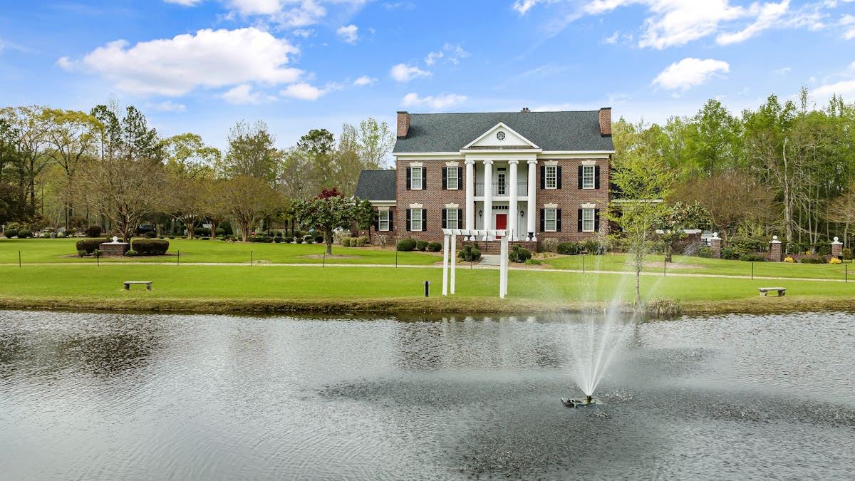Strategic Insights for Investing in a Real Estate Franchise Across the United States